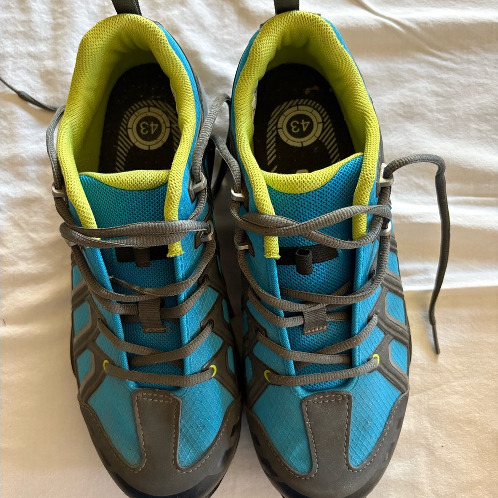 SHIMANO Blue and Gray cycling Shoes with Neon Accents 9.5